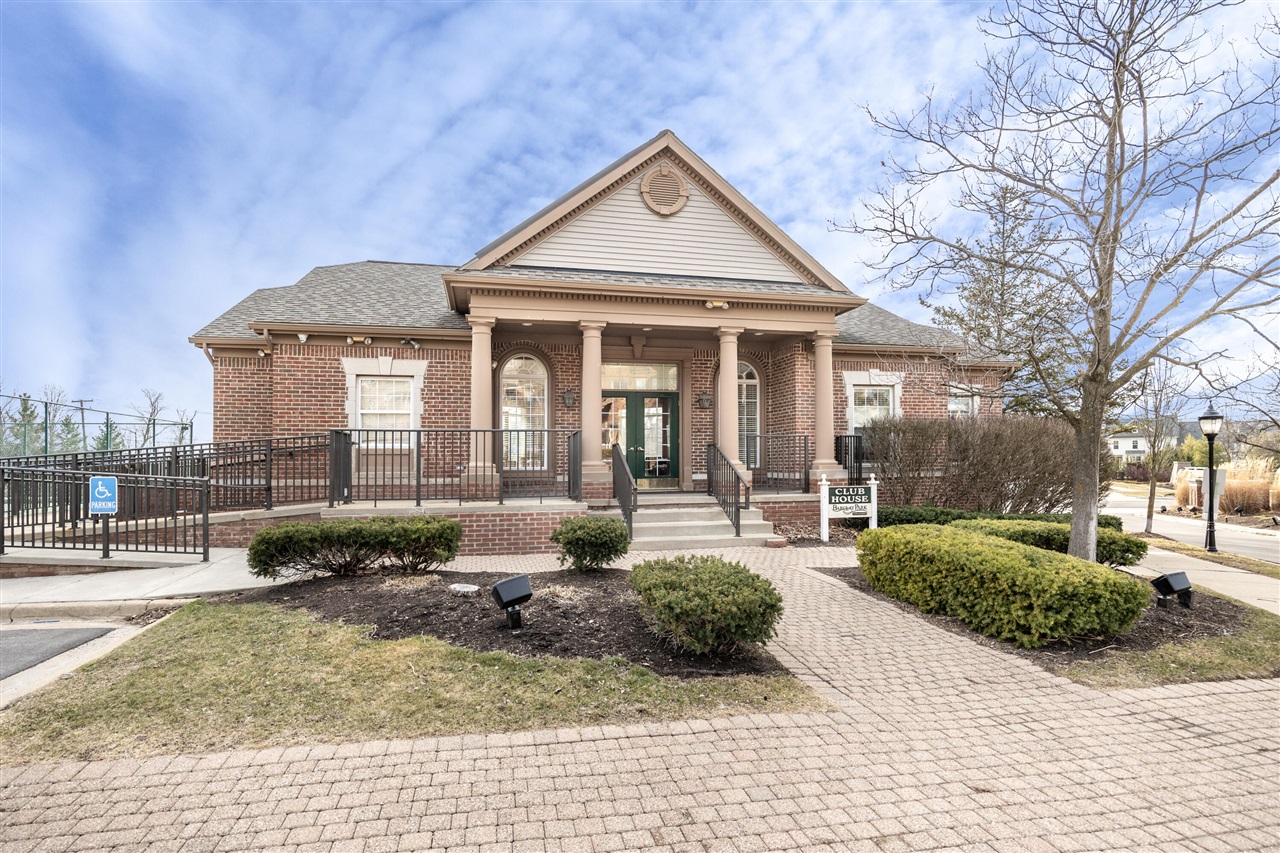 2890 Barclay Way, Ann Arbor, MI, 48105-9455