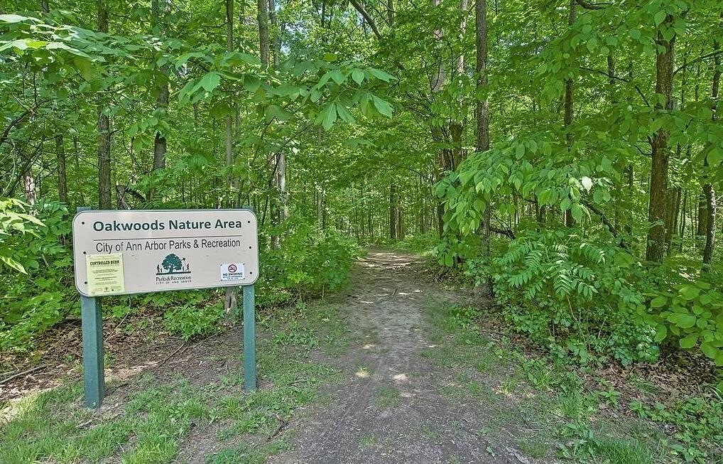 2890 Barclay Way, Ann Arbor, MI, 48105-9455