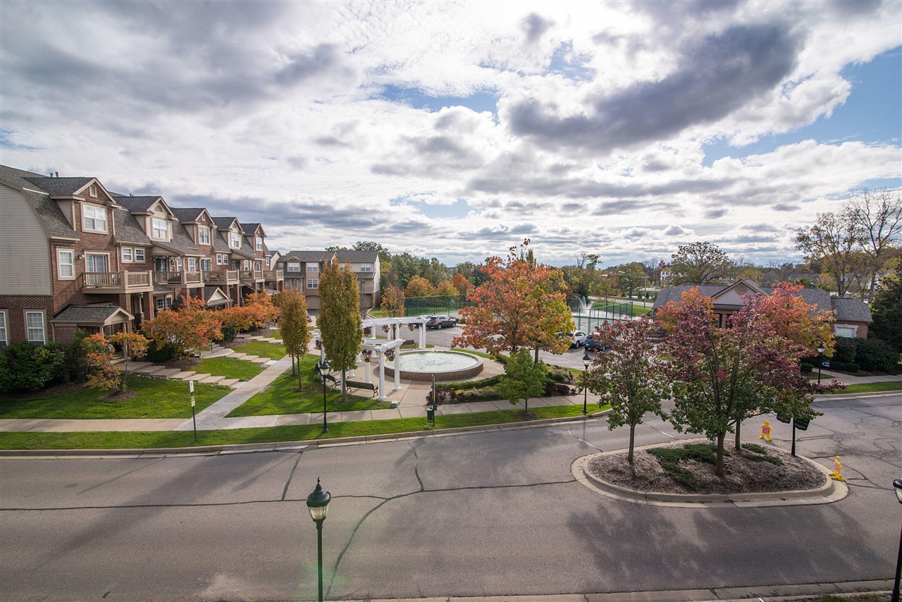 2890 Barclay Way, Ann Arbor, MI, 48105-9455