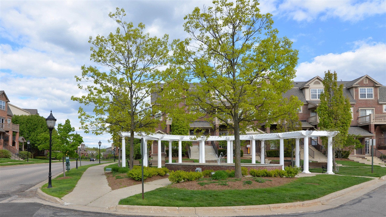 2890 Barclay Way, Ann Arbor, MI, 48105-9455