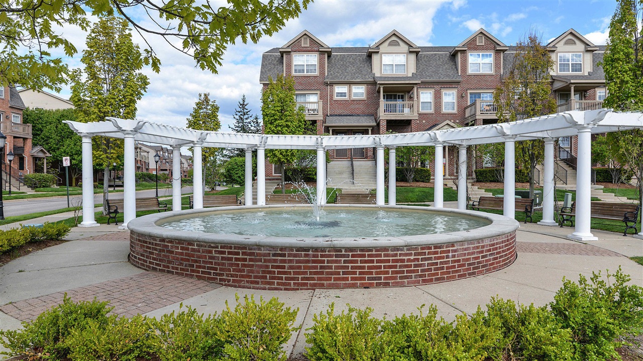 2890 Barclay Way, Ann Arbor, MI, 48105-9455