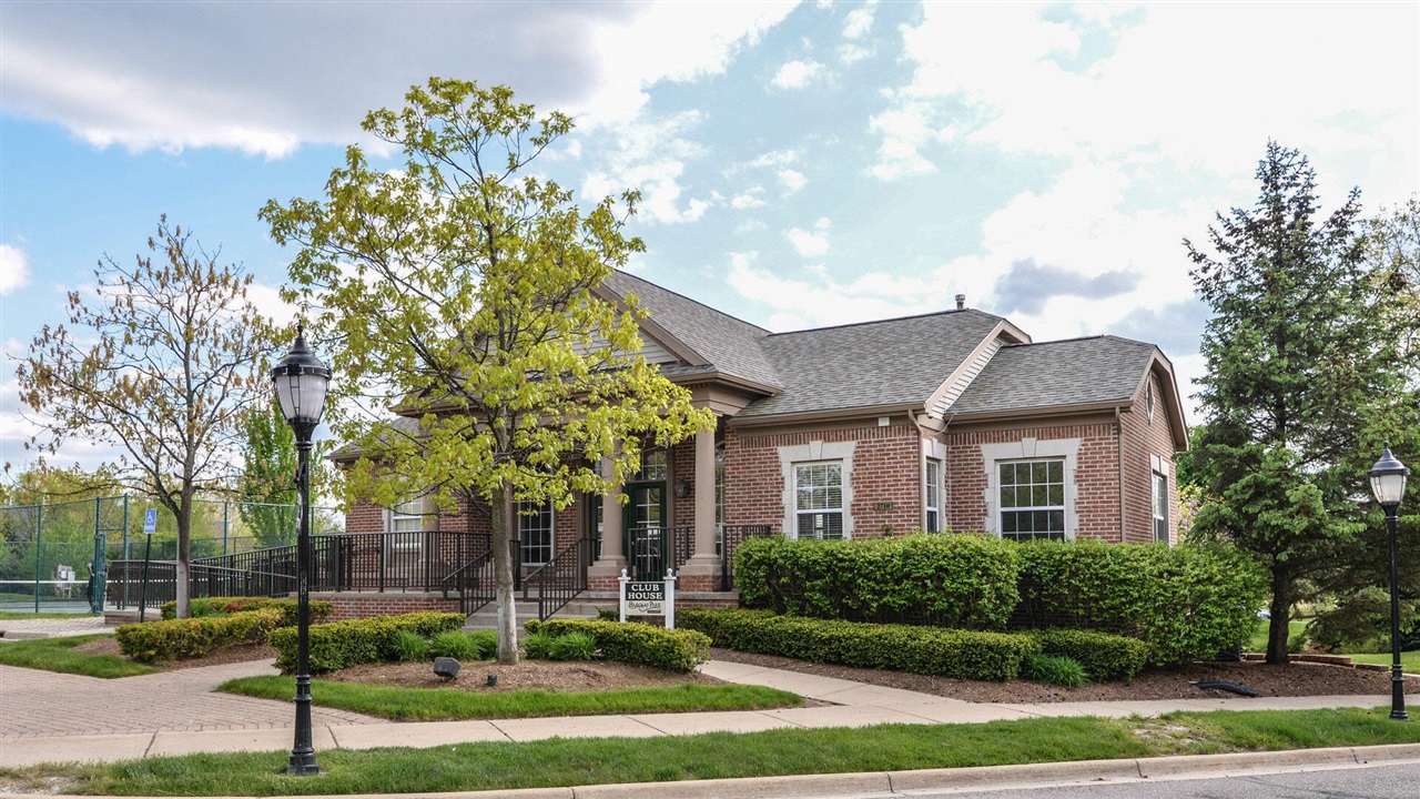 2890 Barclay Way, Ann Arbor, MI, 48105-9455