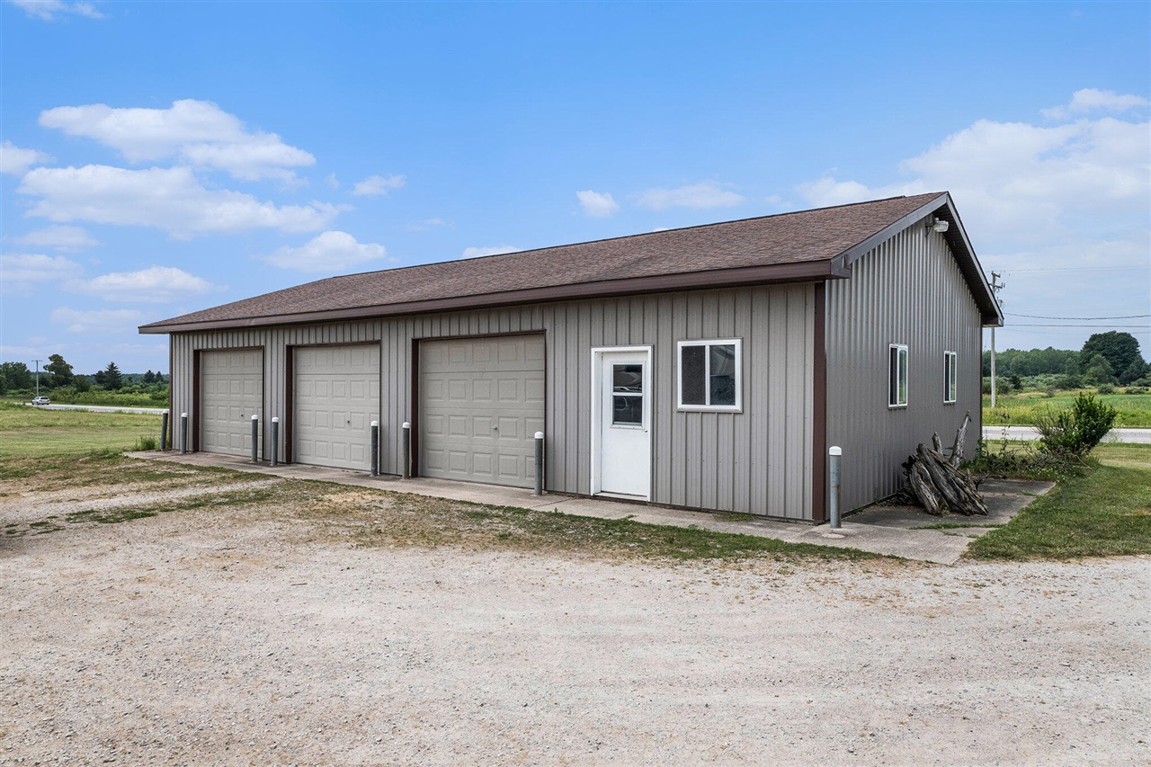 Photo 2 of Single family home for sale at 5818 Us Hwy 31, Free Soil, MI 49411 | MLS# 70518699 | Listing updated on 2026-09-03