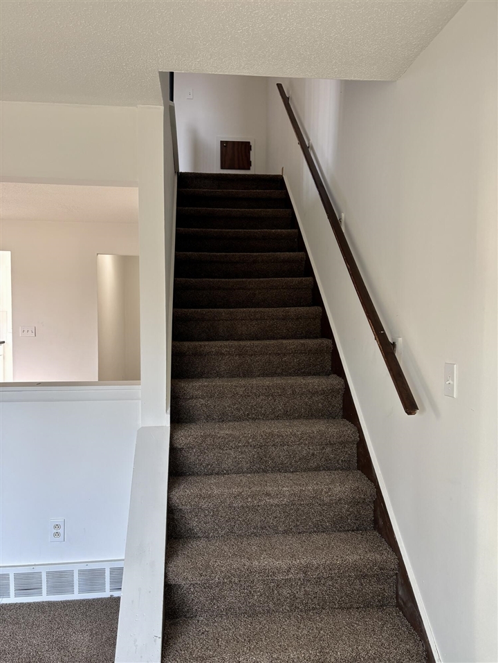 17312 Oak Street, Spring Lake, MI, 49456-1853