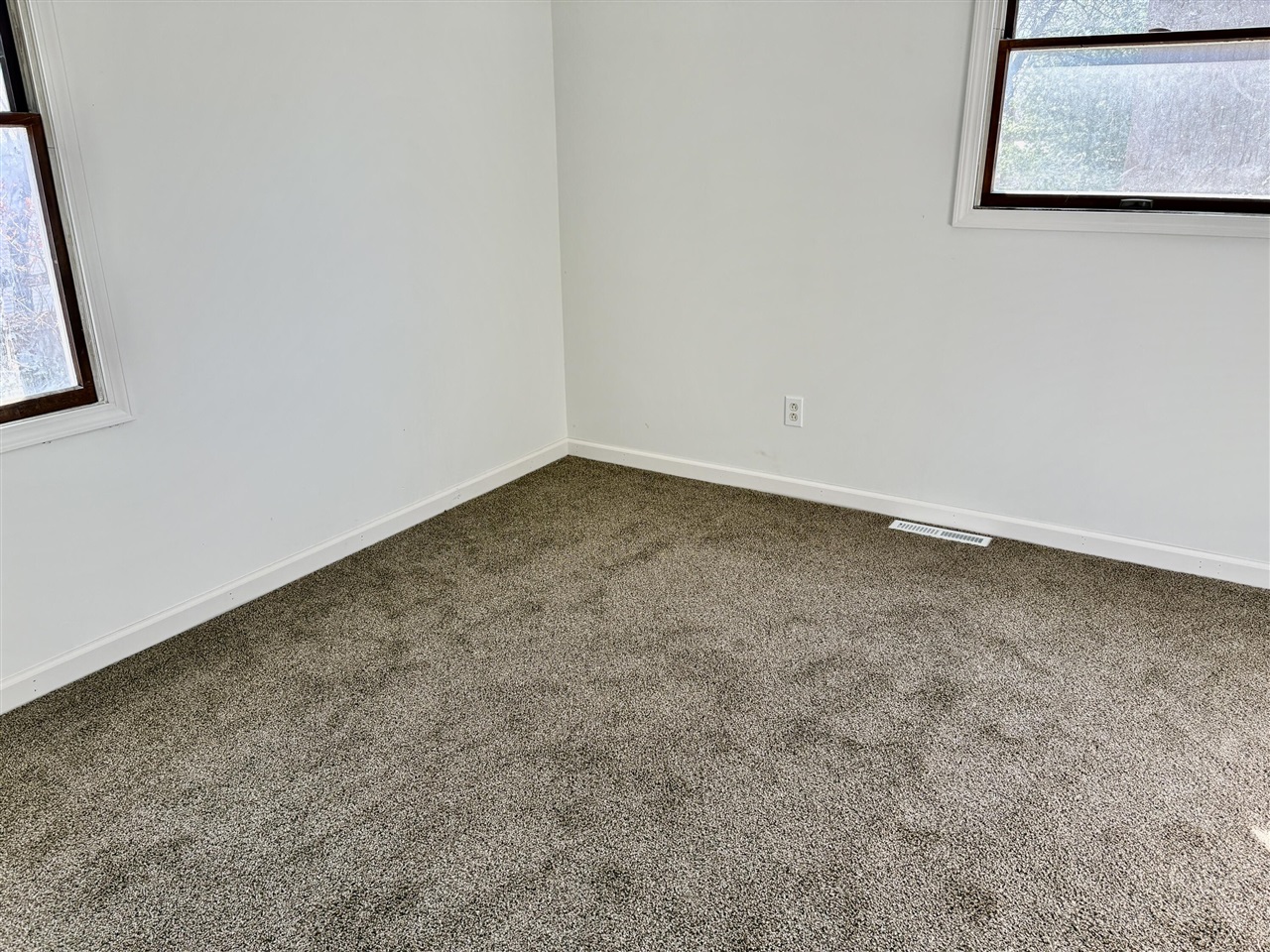 17312 Oak Street, Spring Lake, MI, 49456-1853