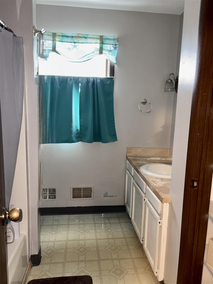 17312 Oak Street, Spring Lake, MI, 49456-1853