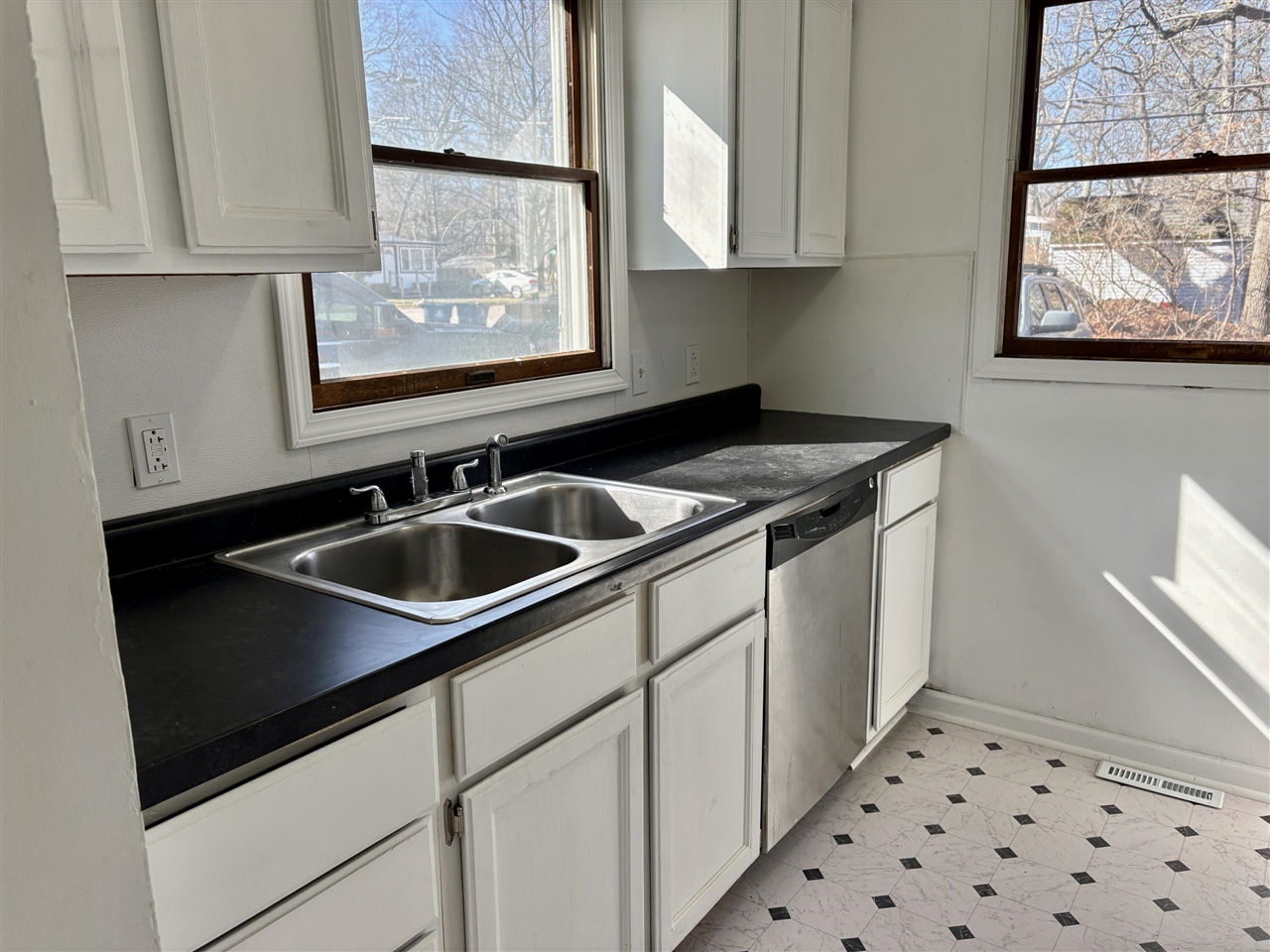 17312 Oak Street, Spring Lake, MI, 49456-1853