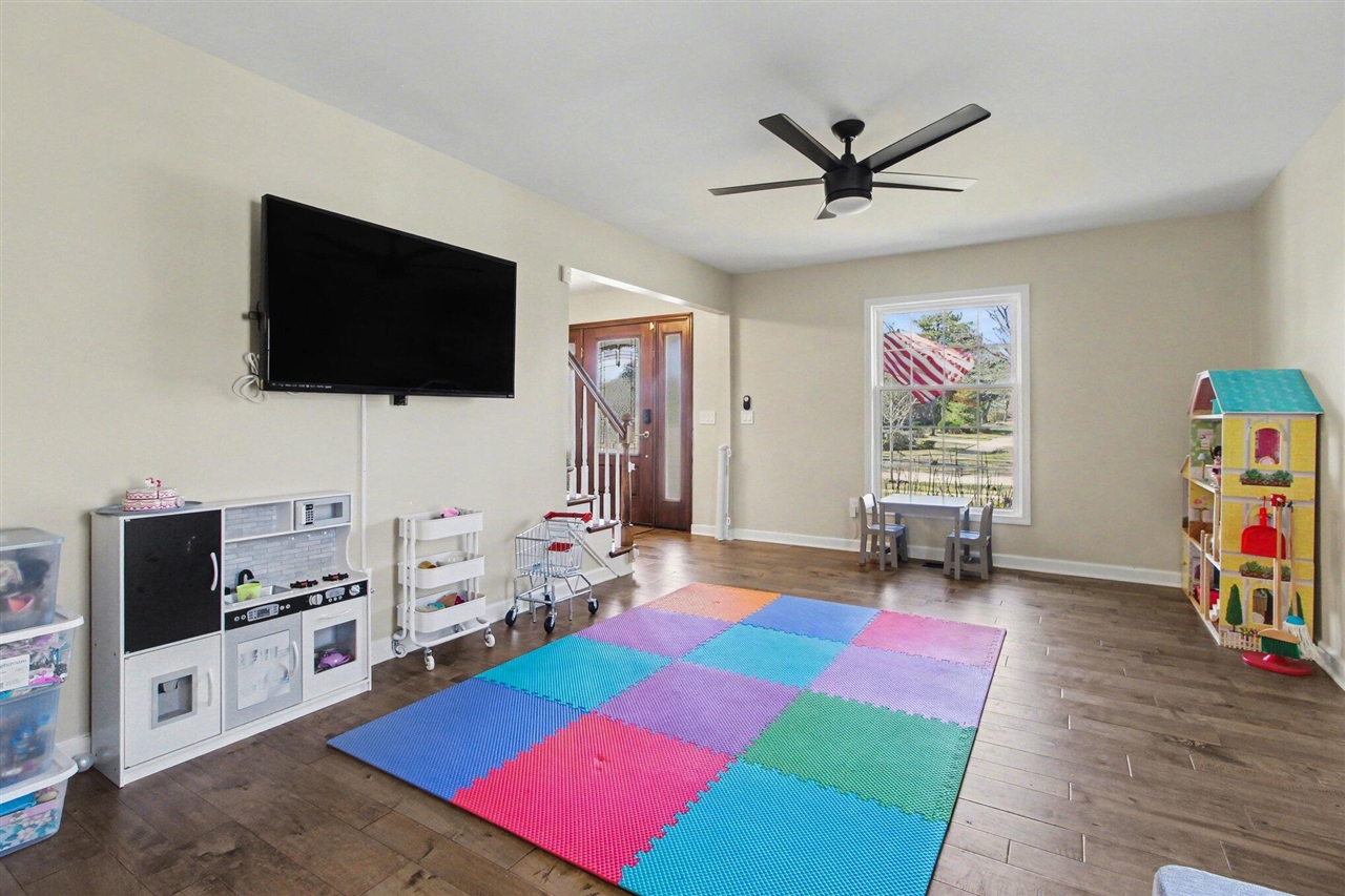 10030 Tennyson Drive, Plymouth, MI, 48170-3646