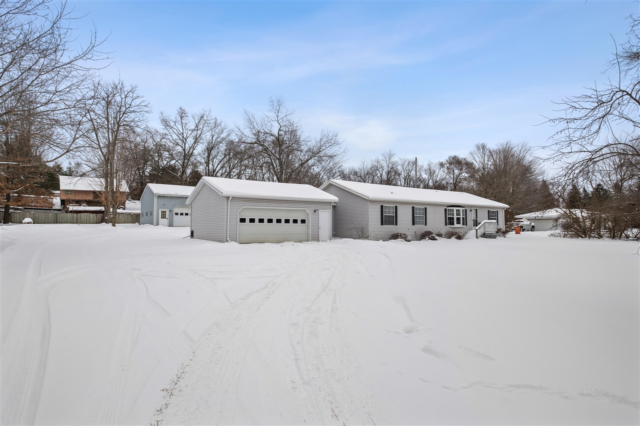 11310 W Bluewater Highway, Lowell, MI, 49331-8701