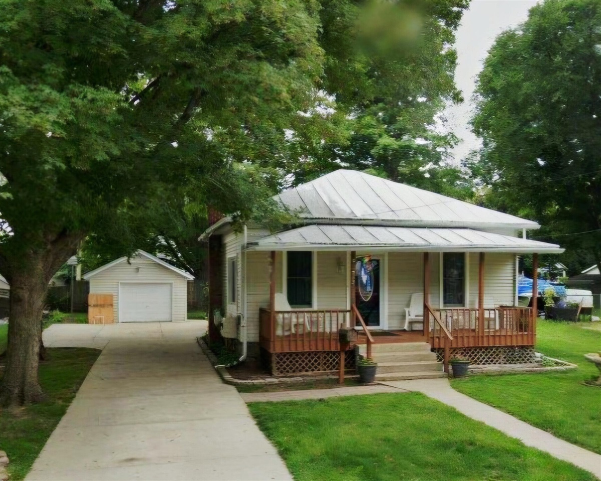 412 N Pearl Street, Vicksburg, MI, 49097