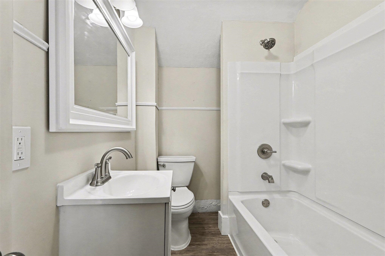 1607 E Michigan Avenue, Kalamazoo, MI, 49048