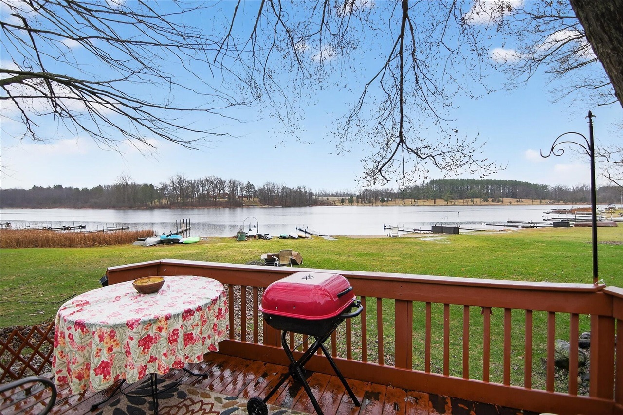 9621 Lakeview Drive, Jerome, MI, 49249-9441