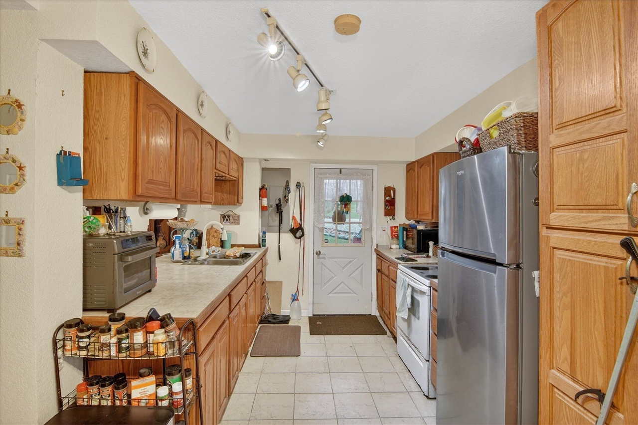 9621 Lakeview Drive, Jerome, MI, 49249-9441