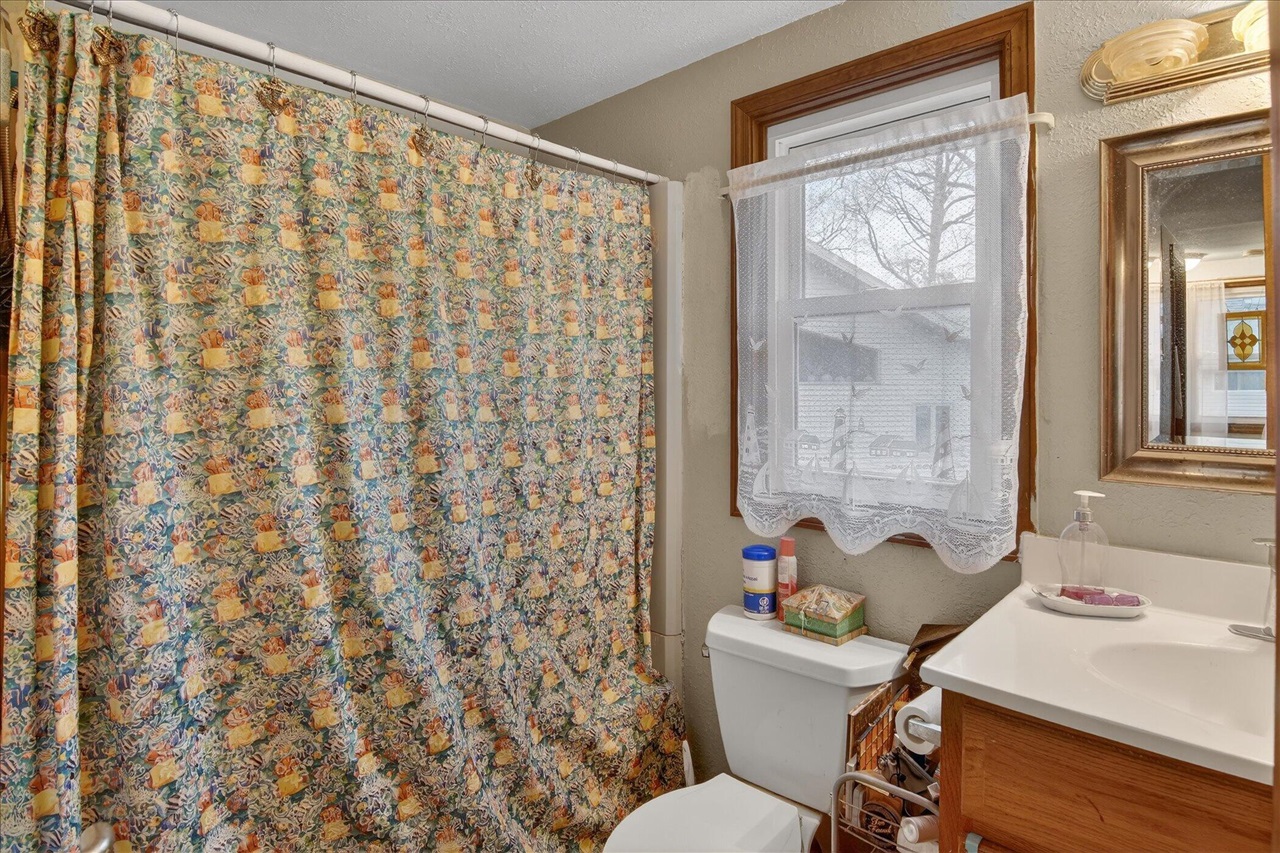 9621 Lakeview Drive, Jerome, MI, 49249-9441