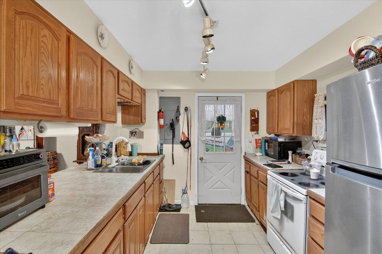 9621 Lakeview Drive, Jerome, MI, 49249-9441