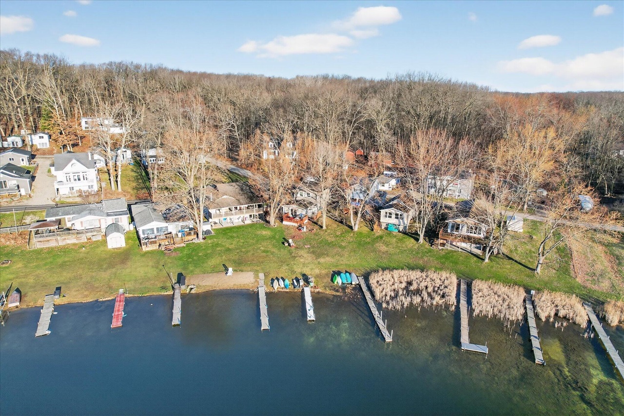 9621 Lakeview Drive, Jerome, MI, 49249-9441