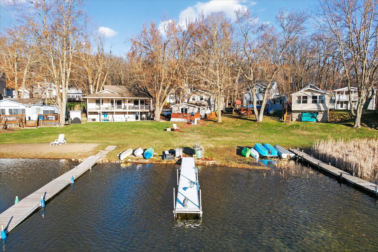 9621 Lakeview Drive, Jerome, MI, 49249-9441