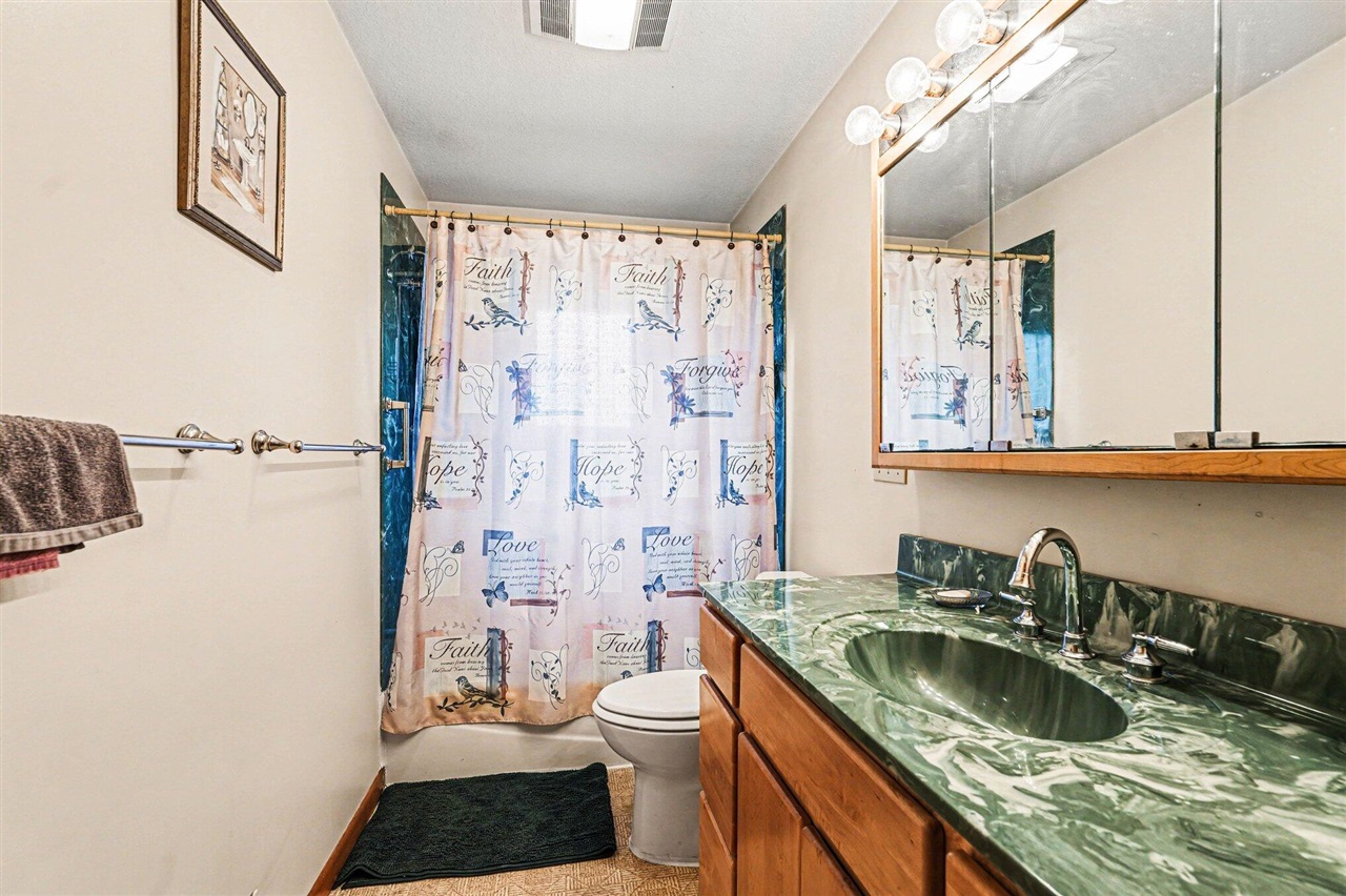 145 Pleasantview Drive, Battle Creek, MI, 49017-3327