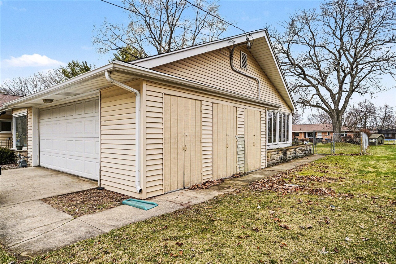 145 Pleasantview Drive, Battle Creek, MI, 49017-3327