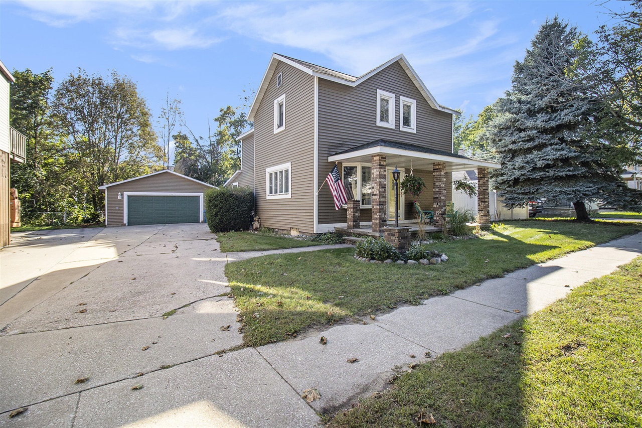 259 5th Avenue, Manistee, MI, 49660-1353