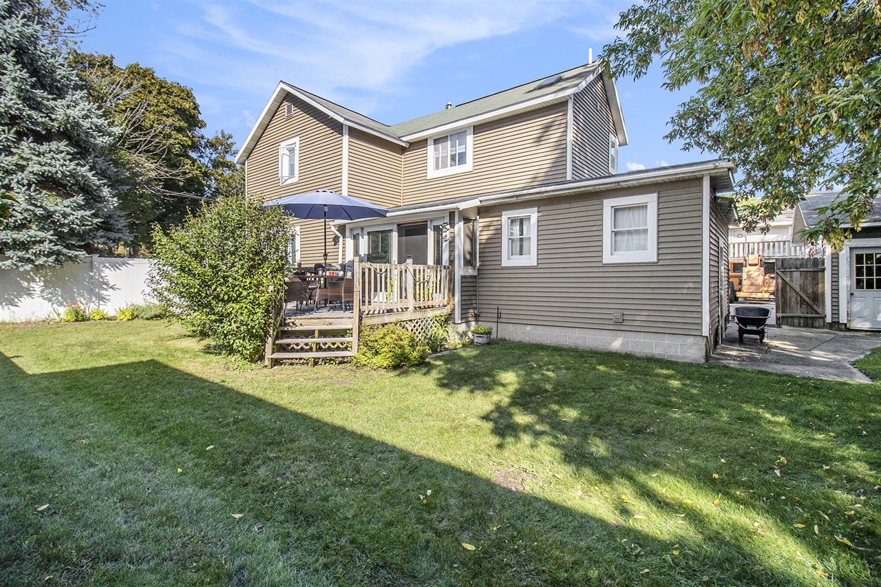 259 5th Avenue, Manistee, MI, 49660-1353