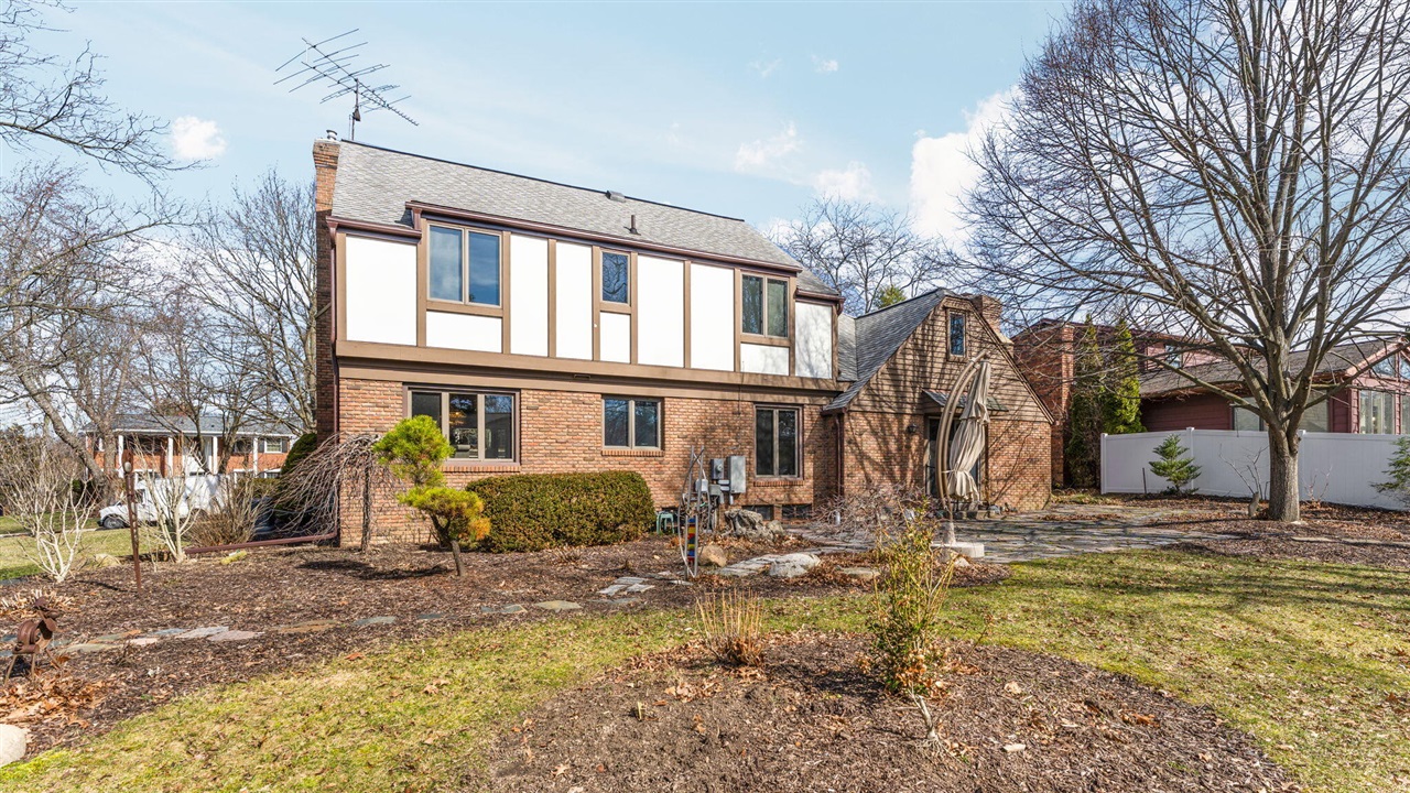 3540 Windemere Drive, Ann Arbor, MI, 48105-2842