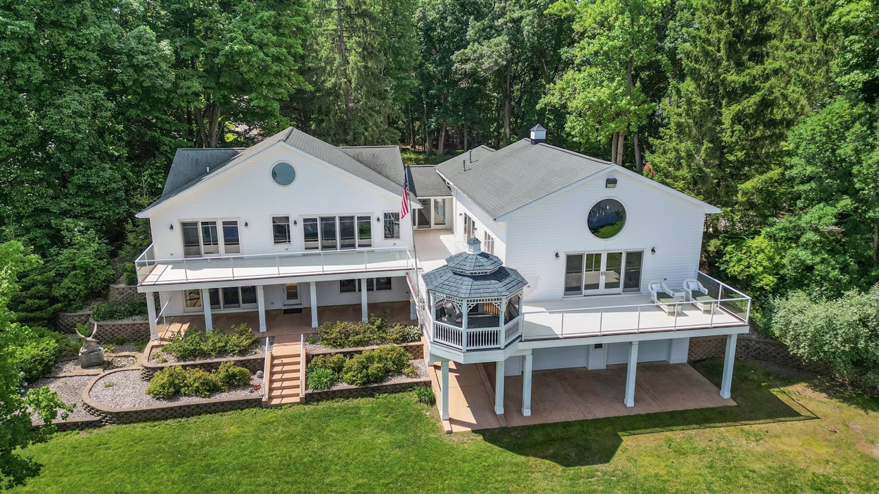 15665 Portage Road photo 3