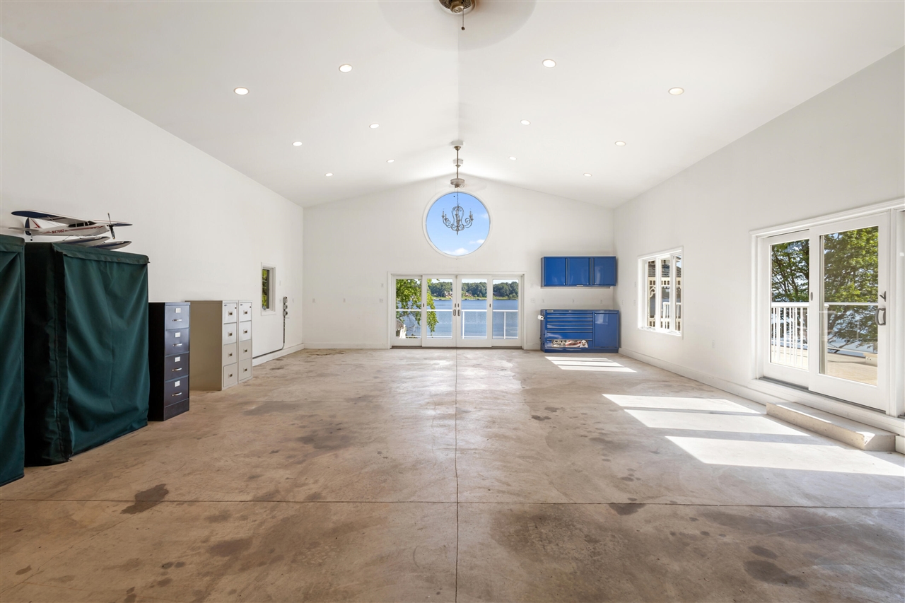 15665 Portage Road photo 21