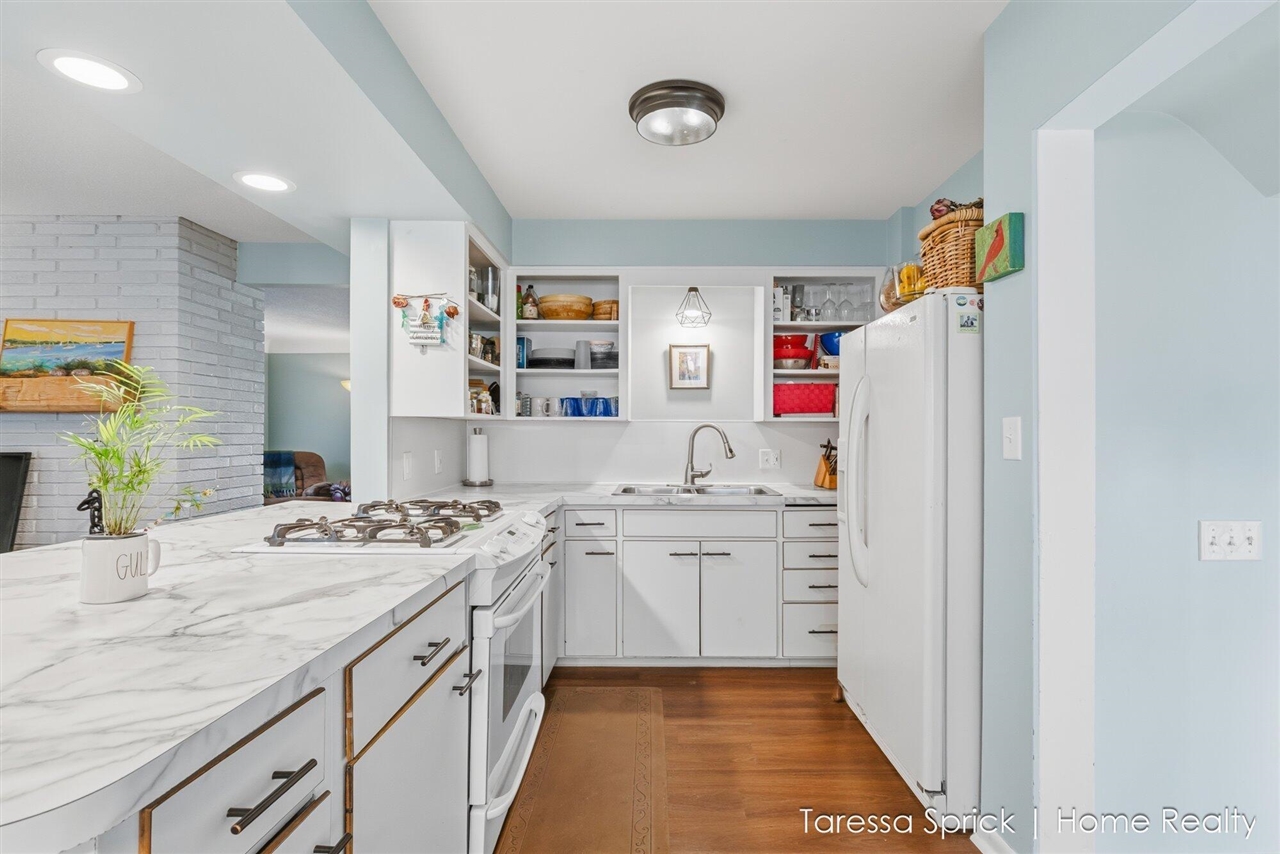 112 Cambridge Avenue, Holland, MI, 49423