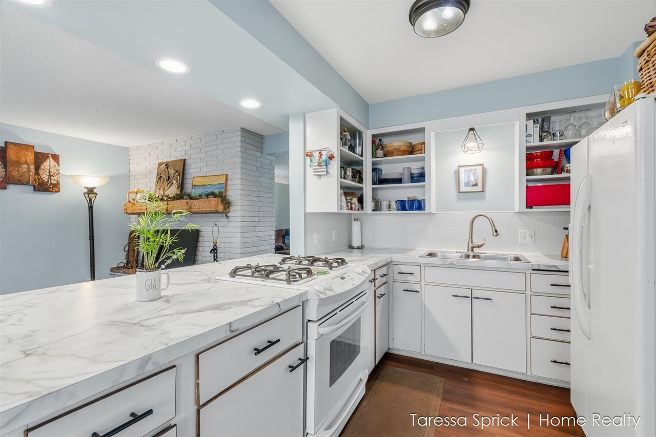 112 Cambridge Avenue, Holland, MI, 49423