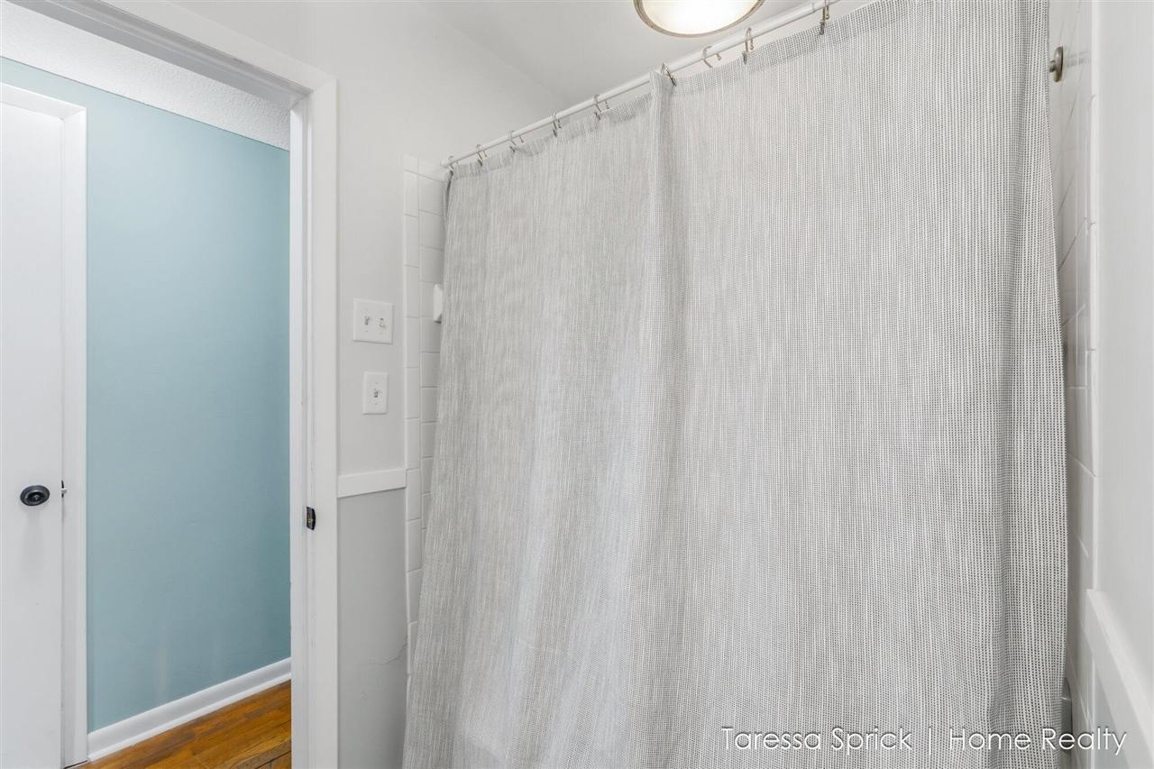 112 Cambridge Avenue, Holland, MI, 49423