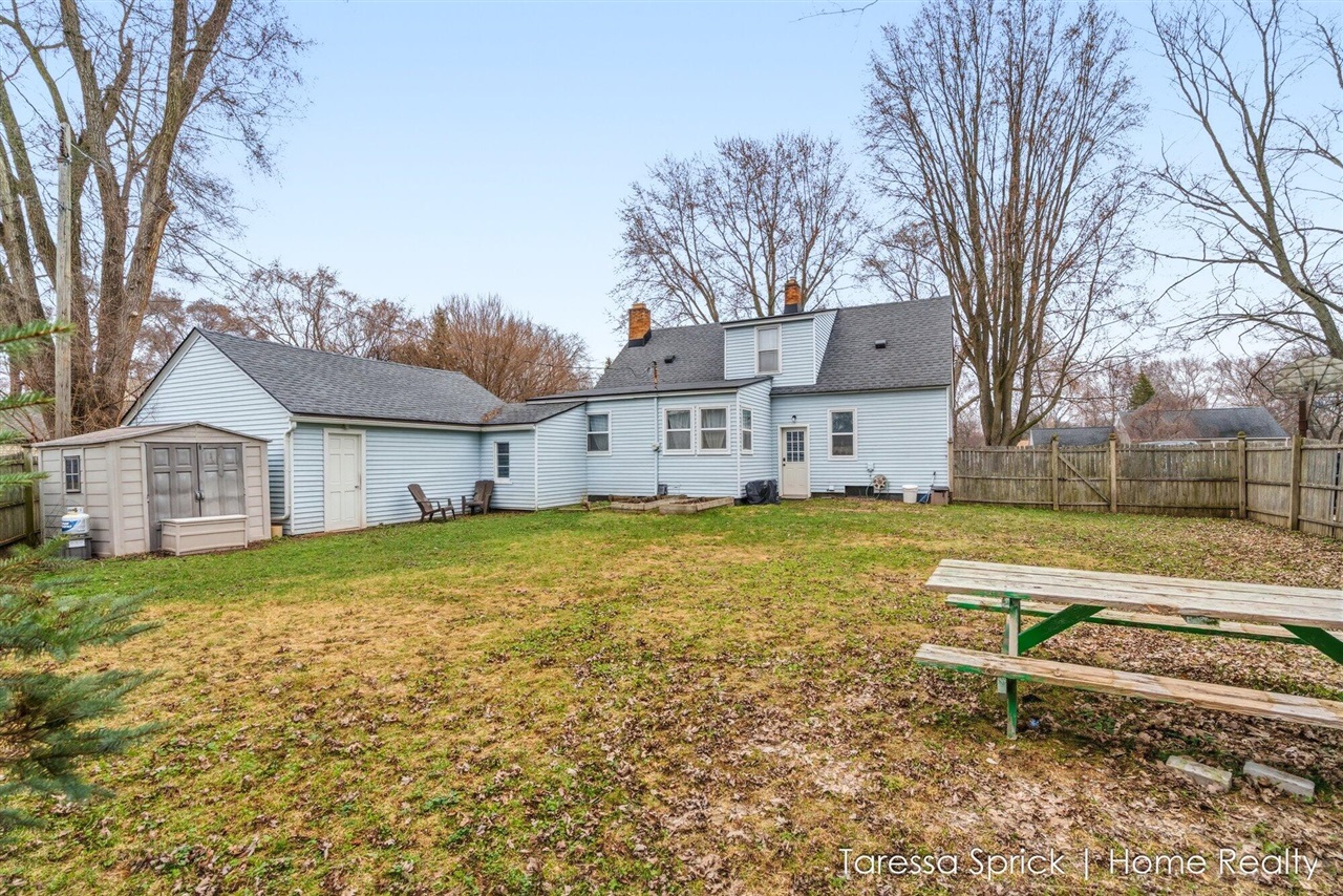 112 Cambridge Avenue, Holland, MI, 49423