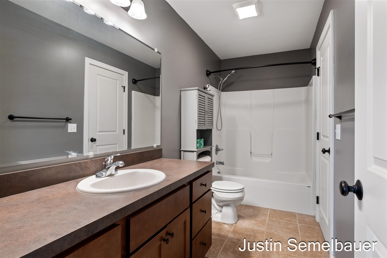 Caledonia, MI, 49316-7524