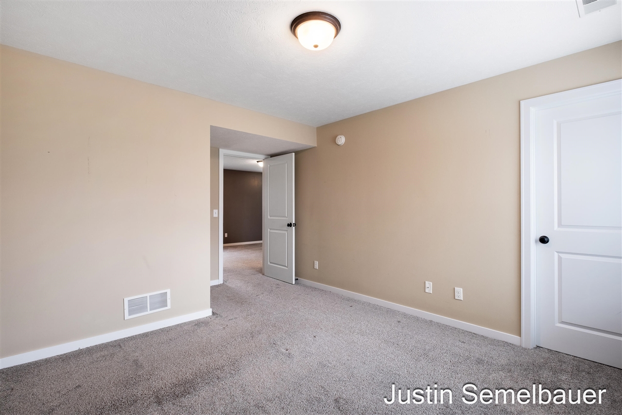 Caledonia, MI, 49316-7524