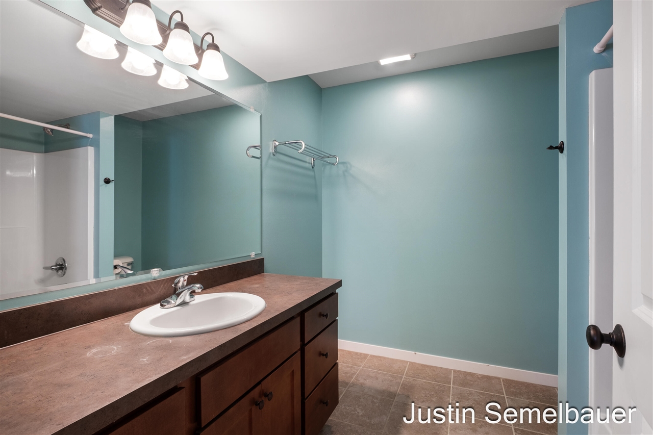 Caledonia, MI, 49316-7524