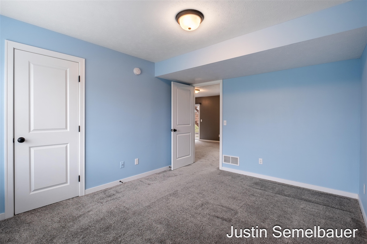 Caledonia, MI, 49316-7524