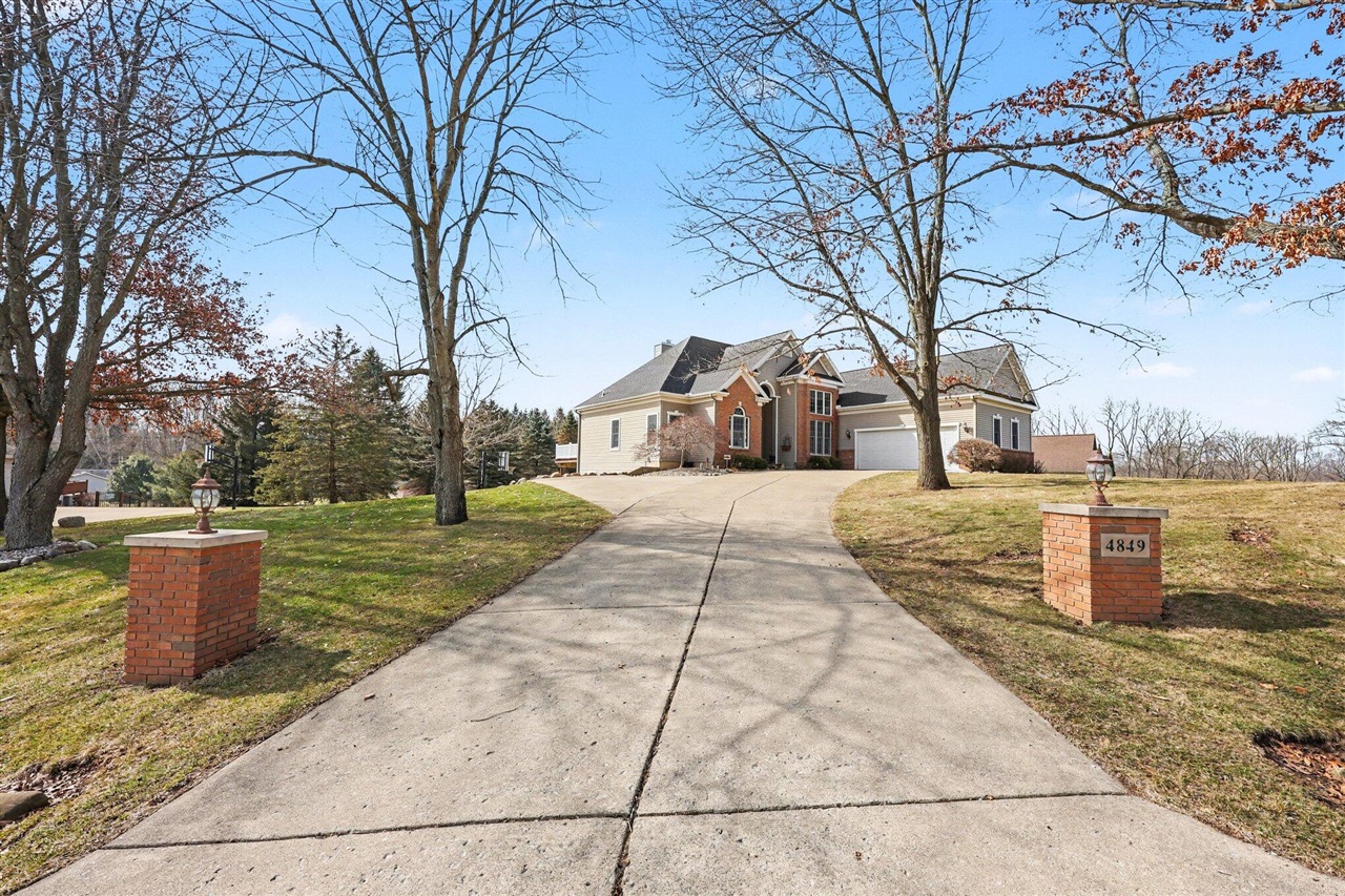 4849 Indian Creek Drive, Jackson, MI, 49201-7903