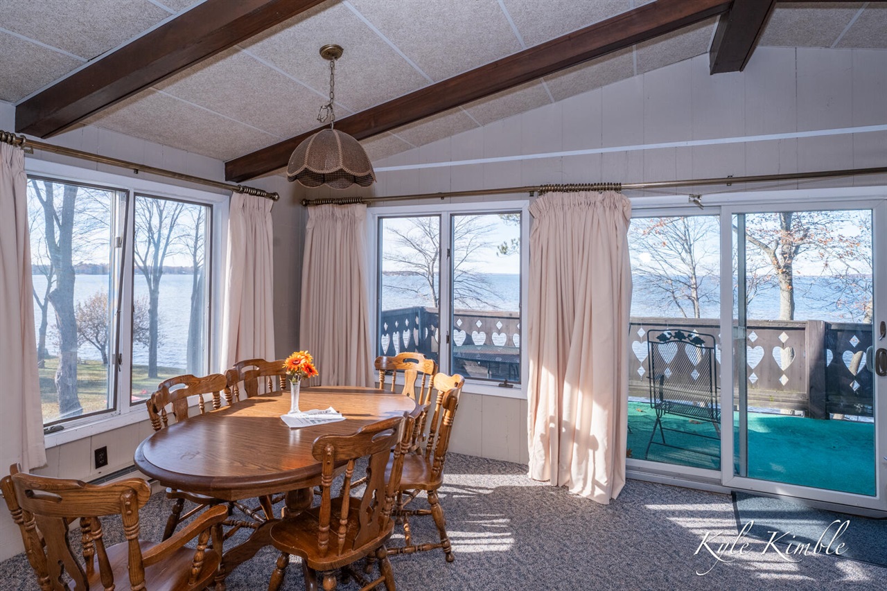 104 W Houghton Lake Drive, Prudenville, MI, 48651-8407