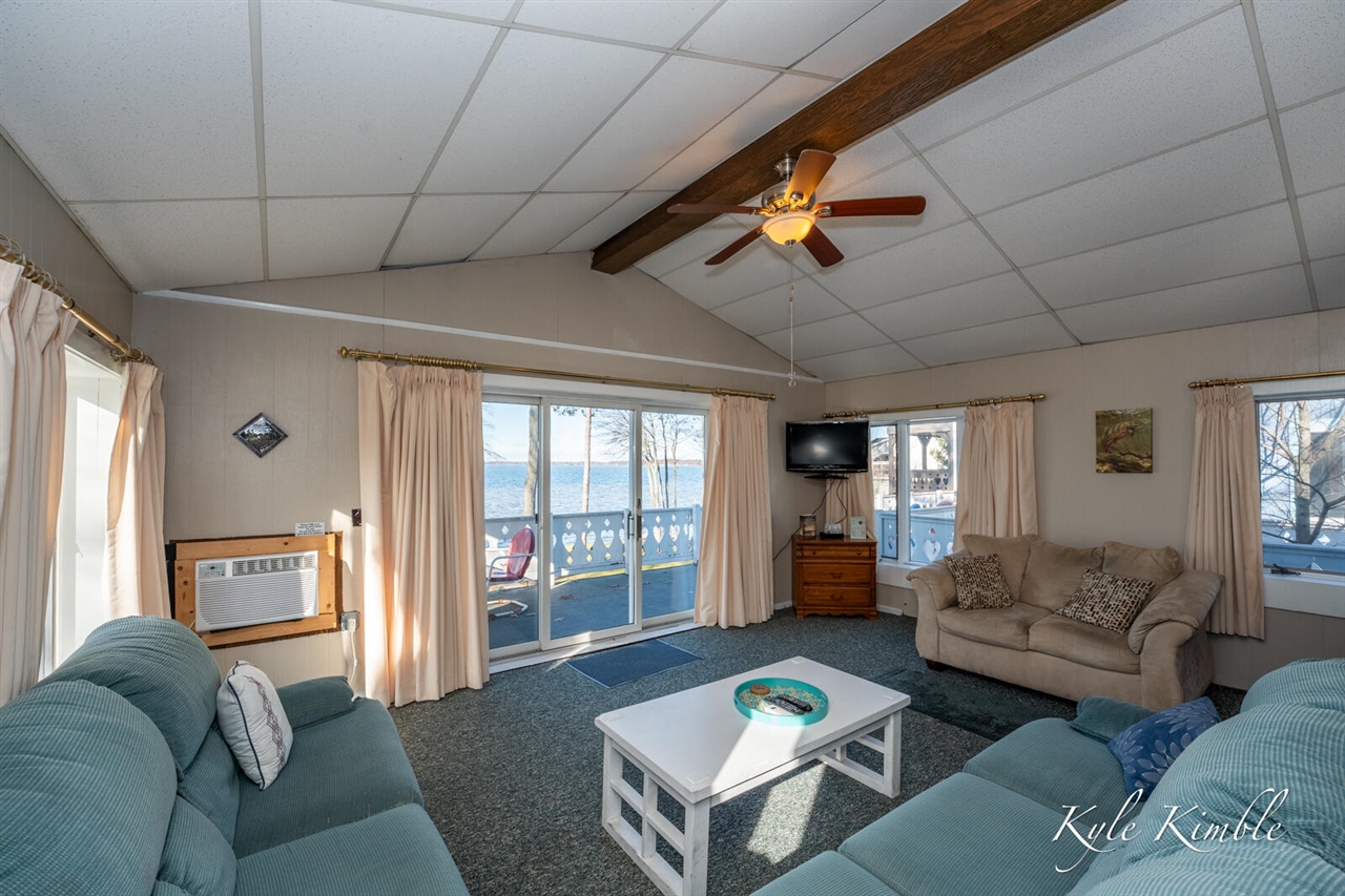 104 W Houghton Lake Drive, Prudenville, MI, 48651-8407