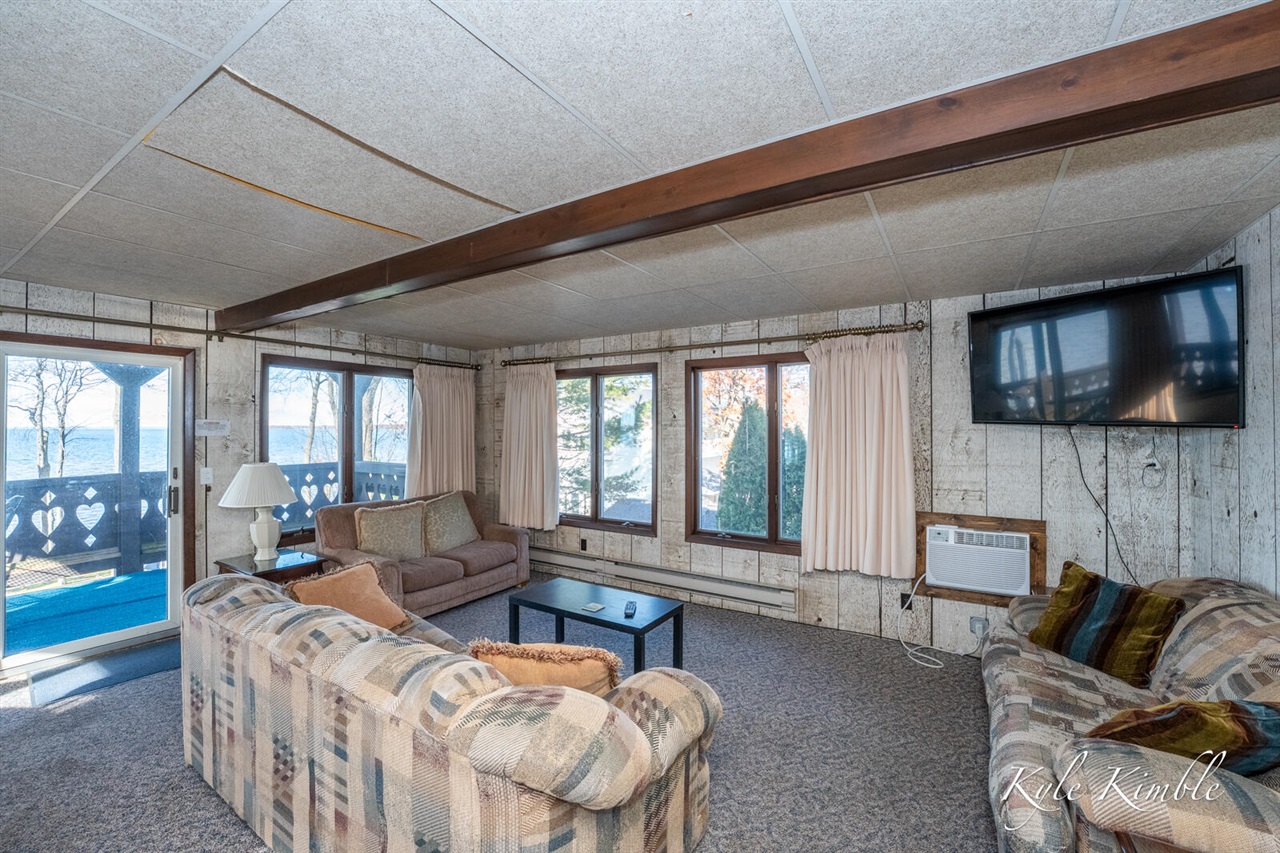 104 W Houghton Lake Drive, Prudenville, MI, 48651-8407