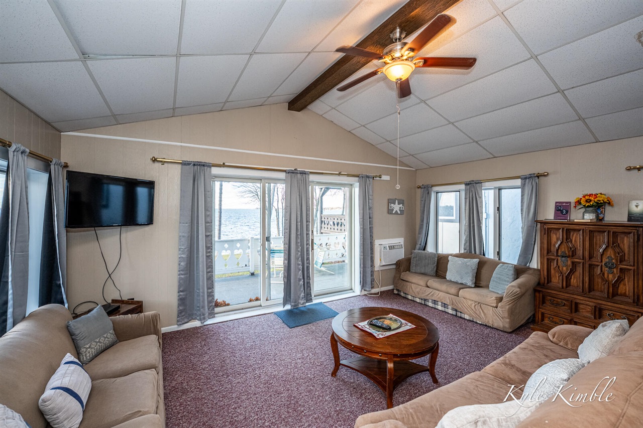 104 W Houghton Lake Drive, Prudenville, MI, 48651-8407