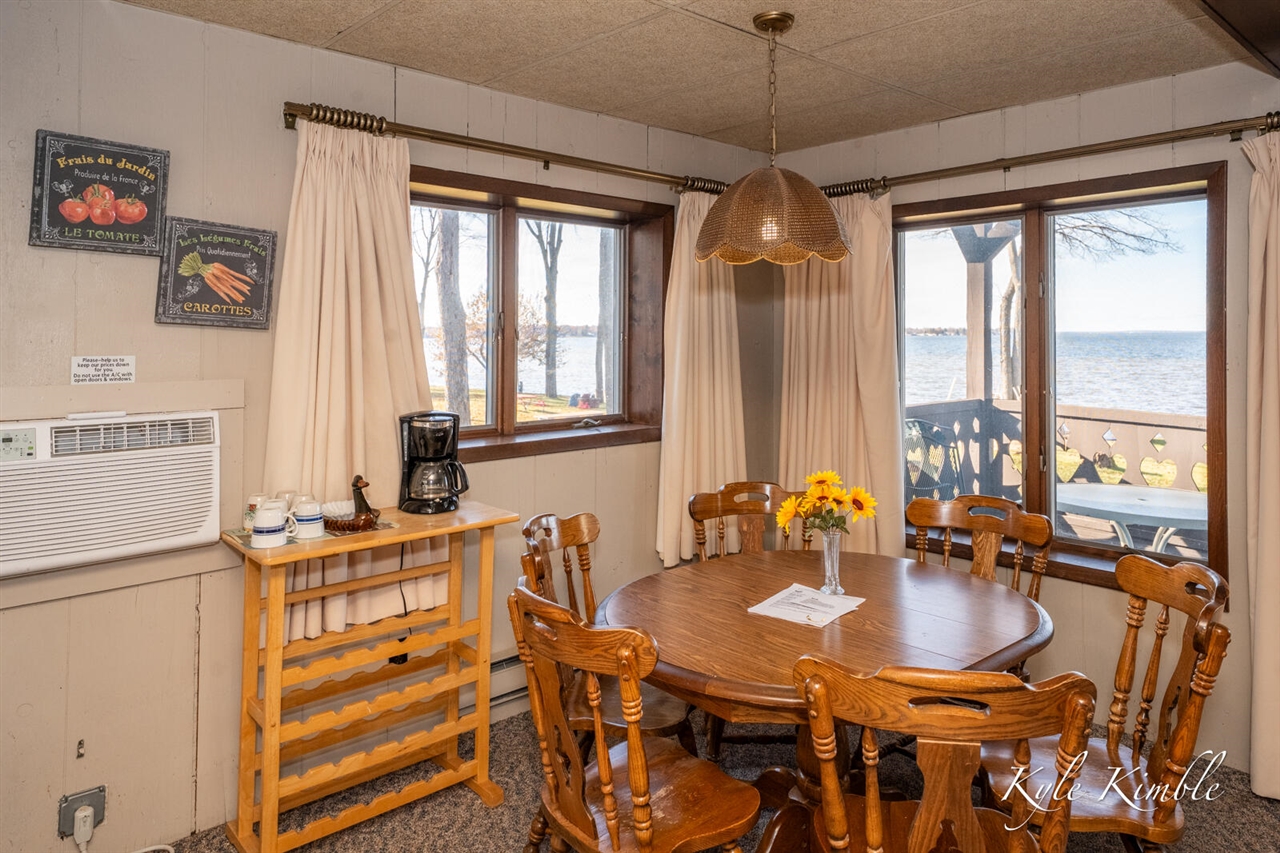 104 W Houghton Lake Drive, Prudenville, MI, 48651-8407