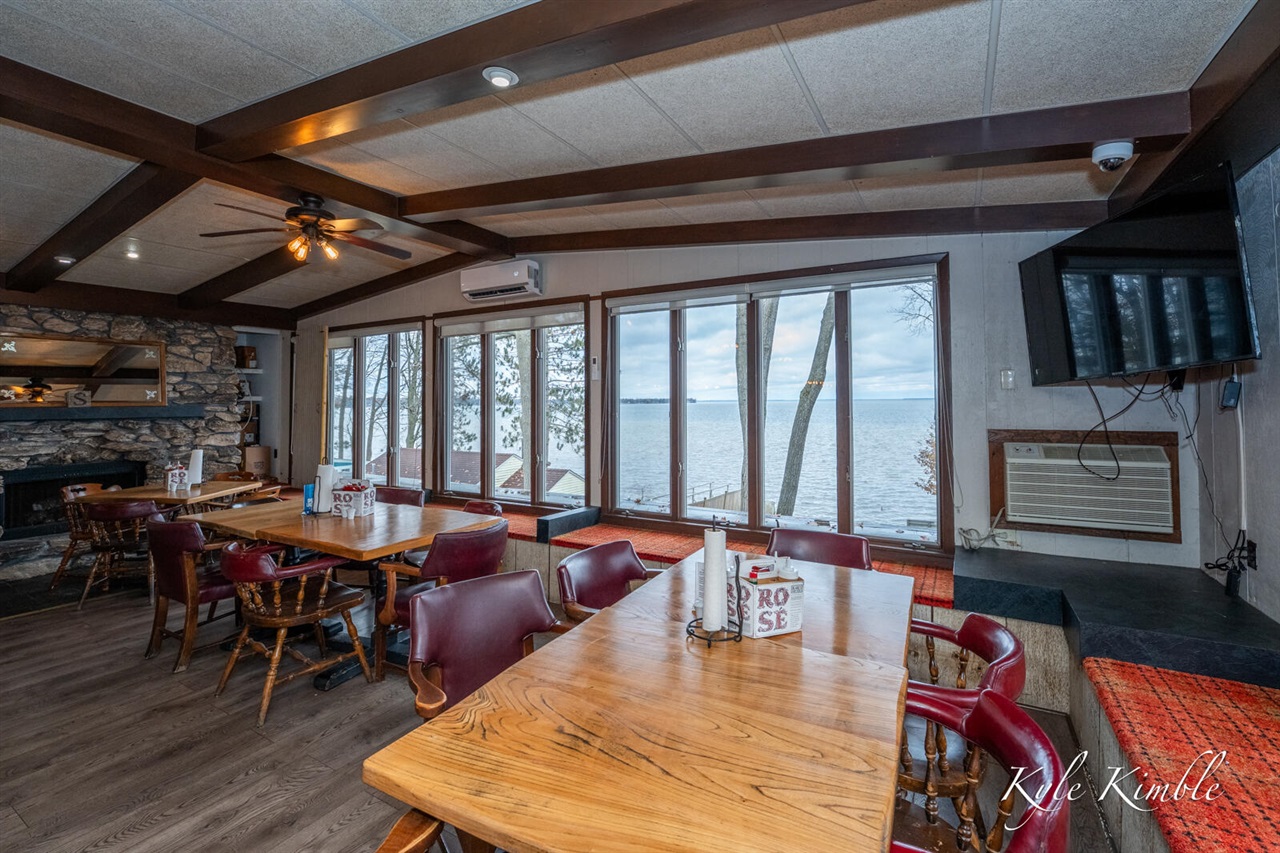 104 W Houghton Lake Drive, Prudenville, MI, 48651-8407