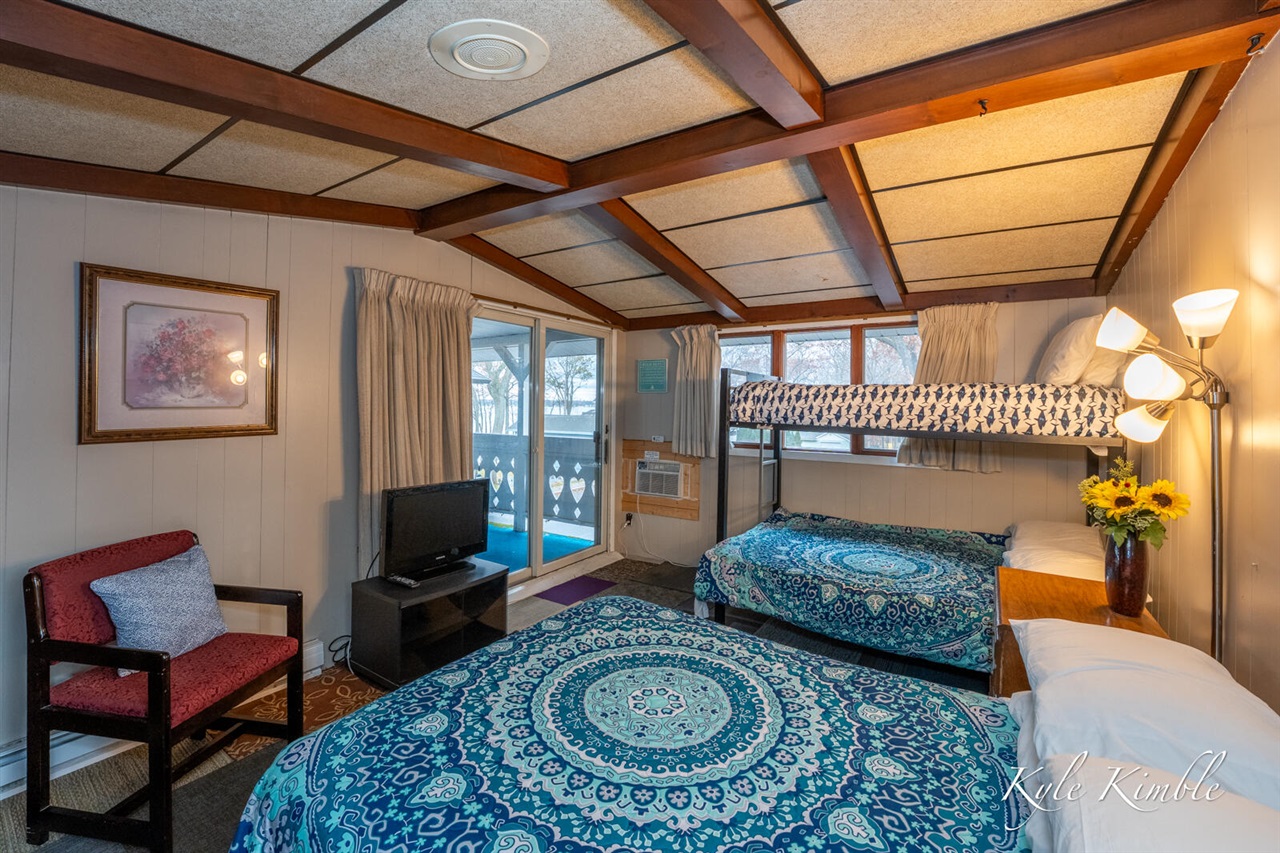 104 W Houghton Lake Drive, Prudenville, MI, 48651-8407