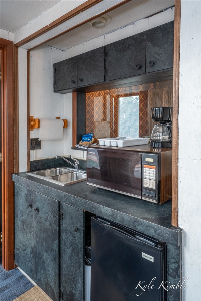 104 W Houghton Lake Drive, Prudenville, MI, 48651-8407