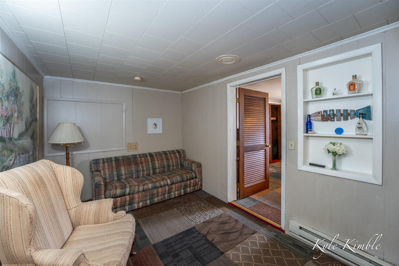 104 W Houghton Lake Drive, Prudenville, MI, 48651-8407