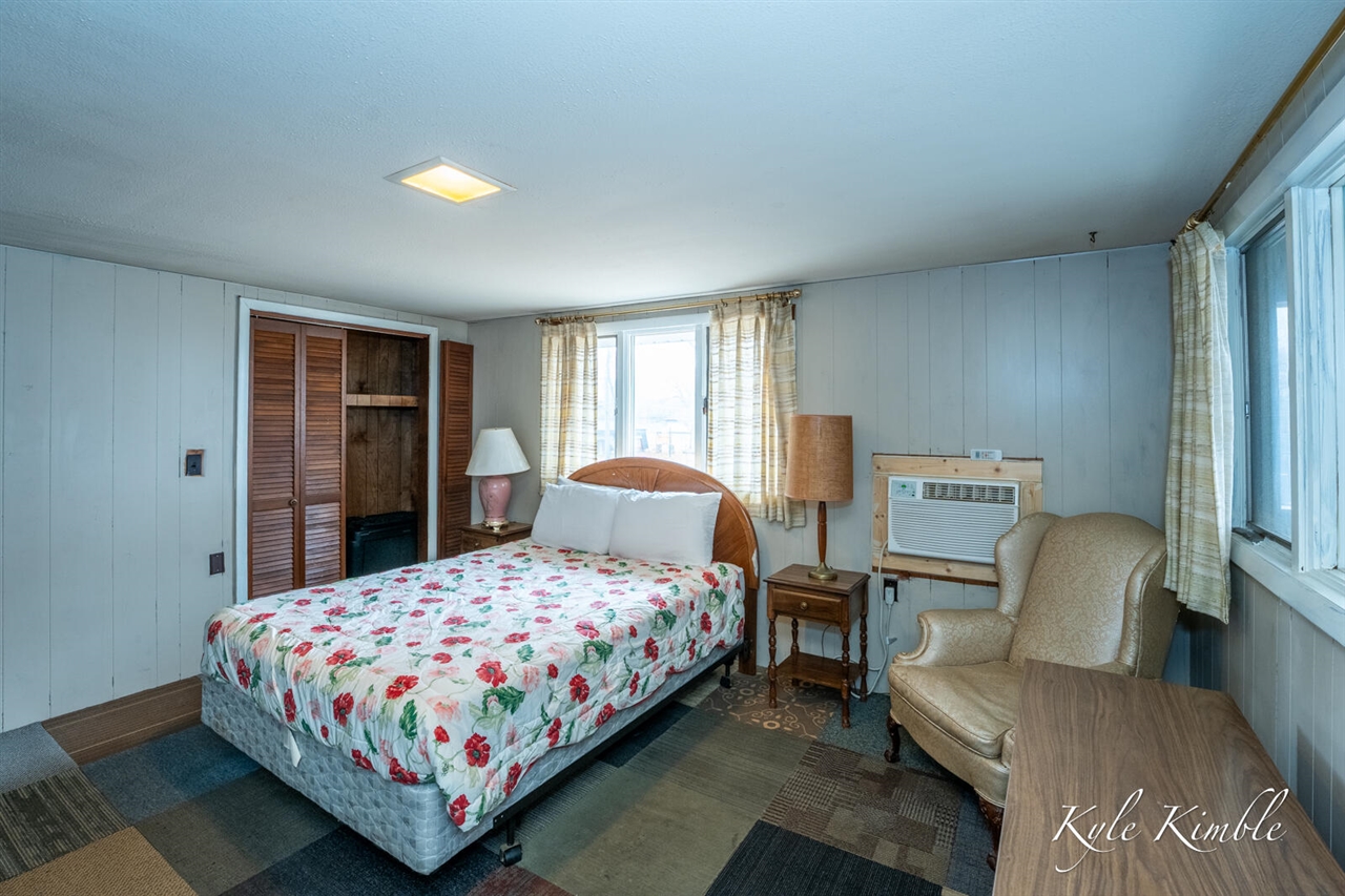 104 W Houghton Lake Drive, Prudenville, MI, 48651-8407