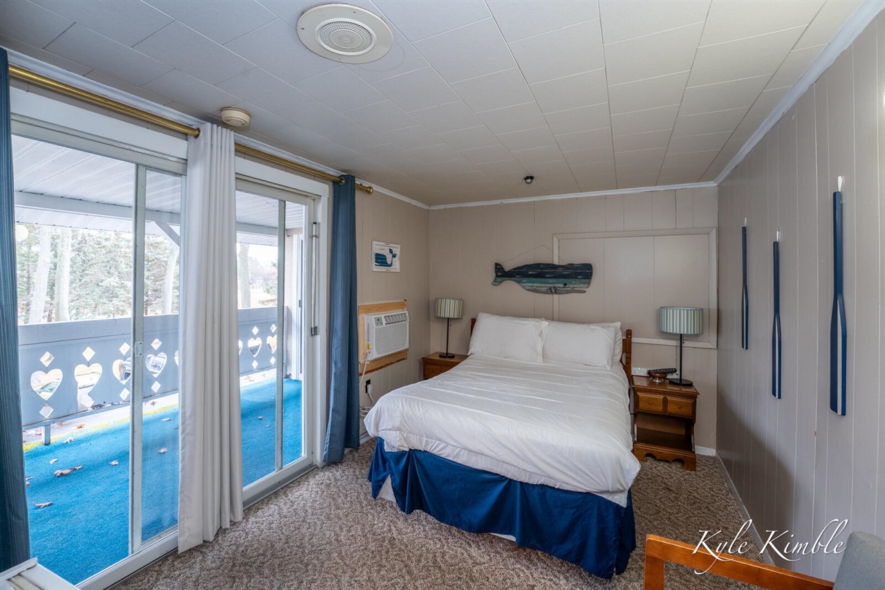 104 W Houghton Lake Drive, Prudenville, MI, 48651-8407