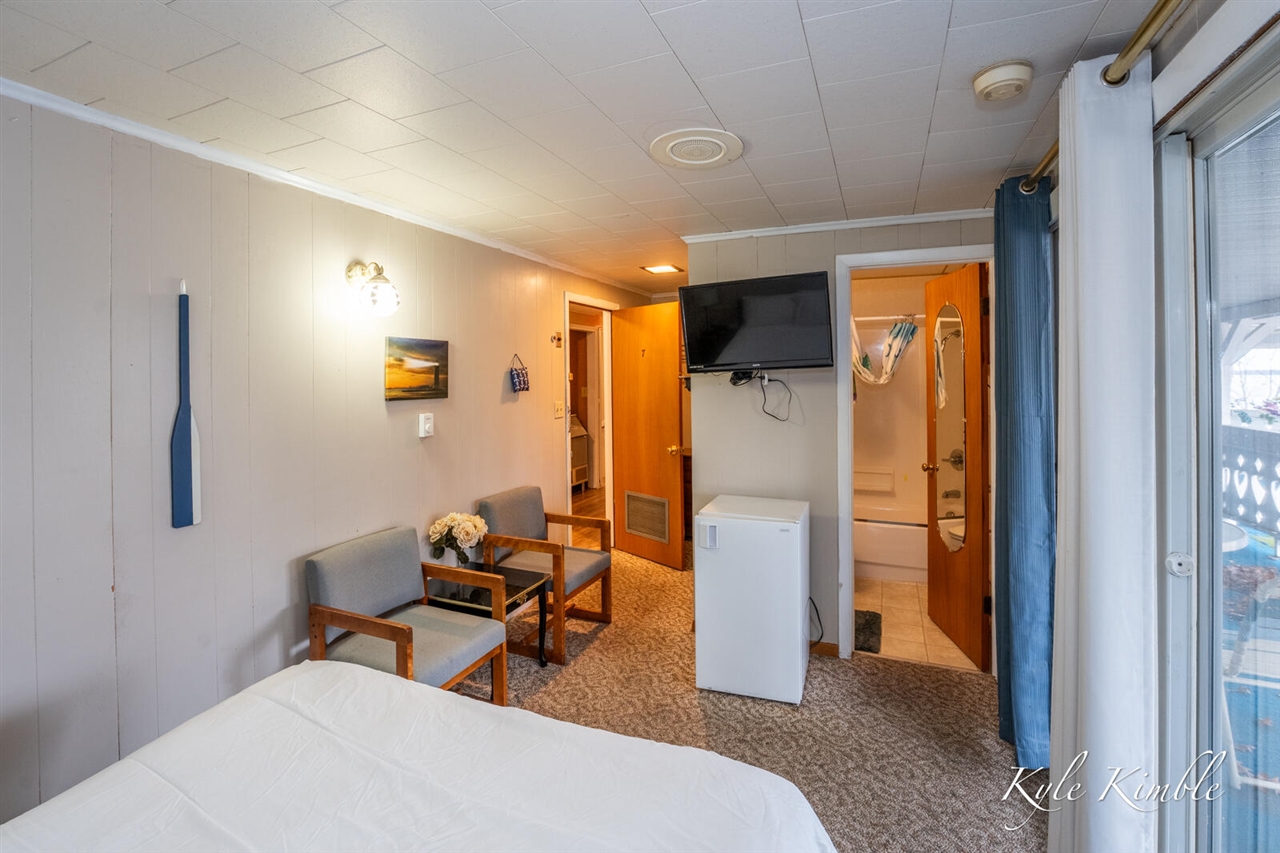 104 W Houghton Lake Drive, Prudenville, MI, 48651-8407