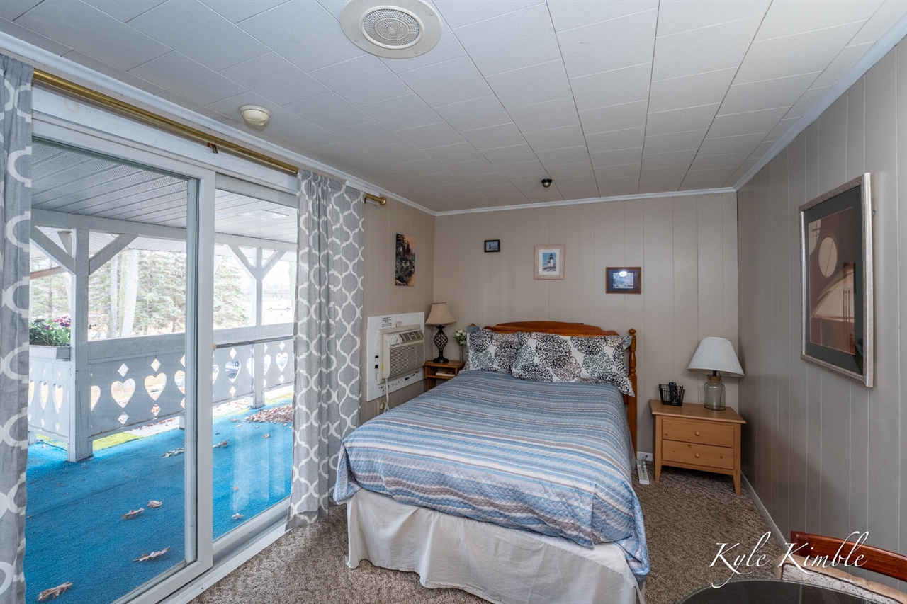 104 W Houghton Lake Drive, Prudenville, MI, 48651-8407